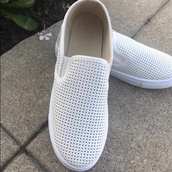 New White Slip On Flats last 2!! - Picture 4 of 7